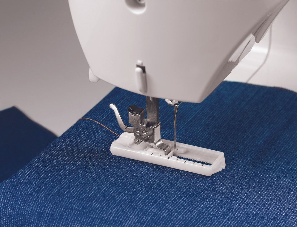 SINGER Tradition 2250 Sewing Machine view 2