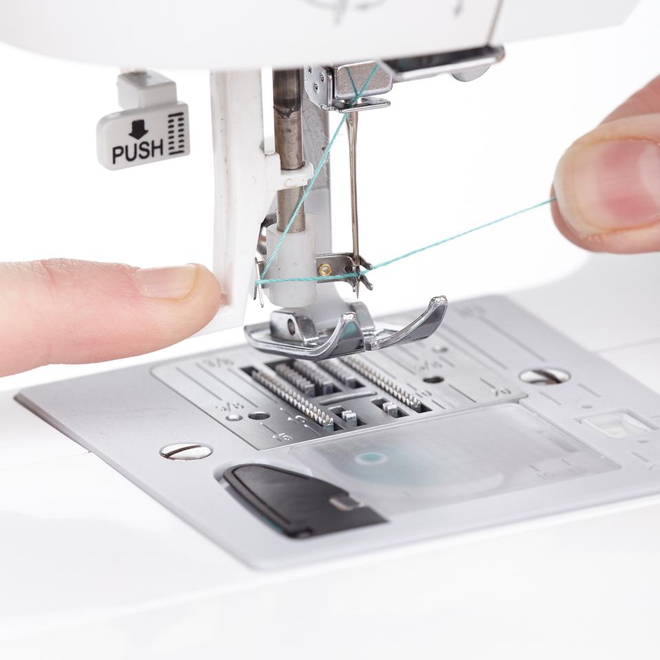 SINGER Fashion Mate 3337 Beginner Sewing Machine view 2